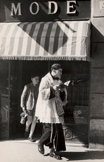 Kněz při velikonočním požehnání od Luigi Leoni