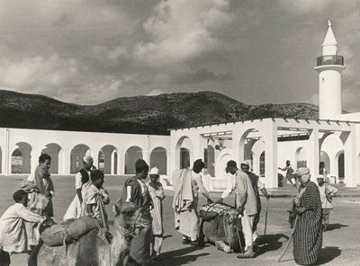 Scény městského života v zemědělské vesnici Muslim El Fager Al Fajr nebo Dawn, Benghází, Kyrenaika od Luigi Leoni