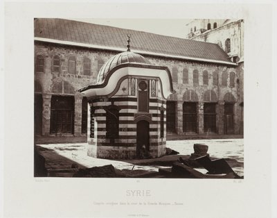 Gezicht op de achthoekige koepel op de binnenplaats van de grote Moskee v Damašku (Dóm Sýrie/Octagon na nádvoří Velké mešity - Damašek) Starověká architektura: Egypt, Řecko, Malá Asie: Fotoalbum (název série) od Maison Bonfils