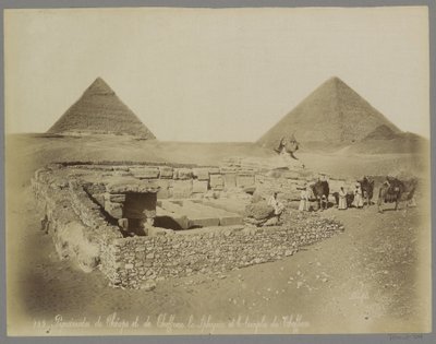 Piramides van Cheops en Chephren, de sphinx a de tempel van Chefren Cheopsovy pyramidy a Cheffren the Sphynx a Cheffrenův chrám (název na předmětu) od Maison Bonfils