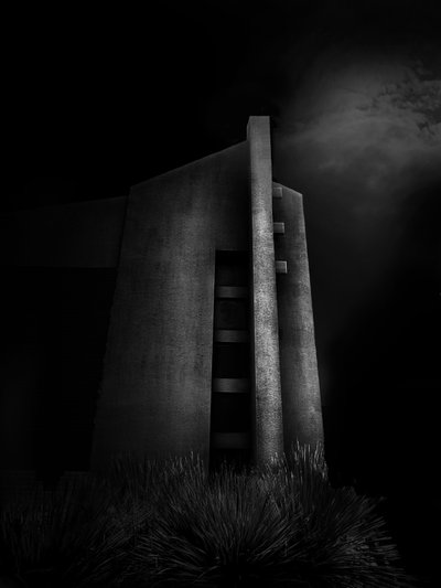 Starkův betonový pomník od Margaret Halaby