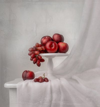 Elegantní červené ovoce od Margareth Perfoncio