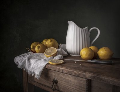 Čerstvé citrony na dřevě od Margareth Perfoncio