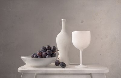 Minimalistické hrozny a víno od Margareth Perfoncio