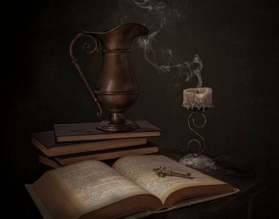 Vintage Books a Key od Margareth Perfoncio