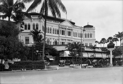 Pohled na hotel Raffles, Singapur od Marine Photo Service