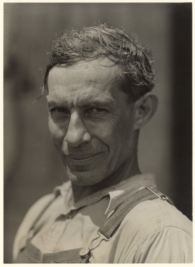 Mulatský dělník na bavlníkové plantáži Johna Henryho. Byl nadaný v řemeslech a tkalcovství.  Melrose, Louisiana od Marion Post Wolcott
