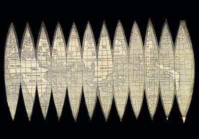 Mapa světa ve formě sady gores pozemských glóbů, 1507 od Martin Waldseemuller