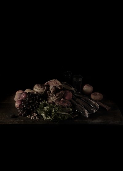 Poslední jídlo v cele smrti, Texas; Juan Soria, 2011 (fotografie typu C) od Mat Collishaw
