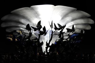 The Garden of Unearthly Delights, 2009 (ocel, hliník, sádra, pryskyřice, LED světla, motor) od Mat Collishaw