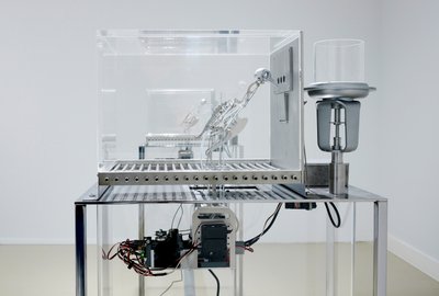 The Machine Zone, 2019 (ocel, hliník, servomotory) od Mat Collishaw