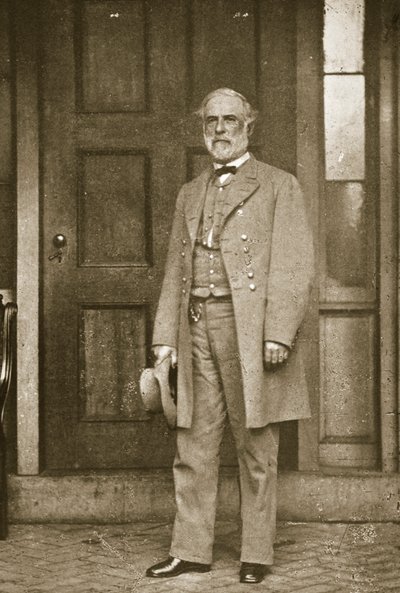 Generál Robert E. Lee stojící před svým domem v Richmondu, duben 1865 od Mathew B. Brady