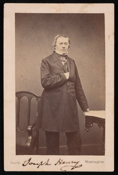 Portrét Josepha Henryho 1797-1878 - stojící, před rokem 1878. od Mathew Brady