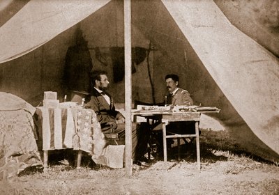 Poslední rozhovor mezi prezidentem Lincolnem a generálem McClellanem v Antietamu, 1862 od Mathew B. Brady