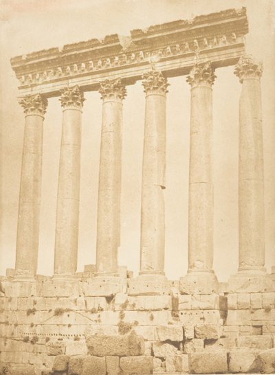 Kolonáda Chrámu Slunce, v Baâlbek Heliopolis, září 1850. od Maxime Du Camp
