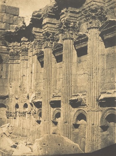 Vnitřní kolonáda Naos Jupiterova chrámu v Baâlbek Héliopolis, 15. září 1850. od Maxime Du Camp