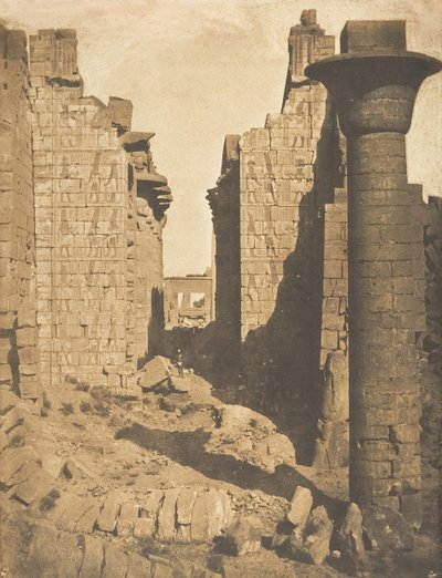 Dvůr Bubastitů a vchod do sloupové síně paláce Karnac, Théby, 1849-50. od Maxime Du Camp