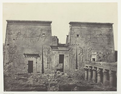 Drômos a Philônes, Velký Isidin chrám v Pilônes; Núbie, deska 72 z alba "Egypte, Nubie, Palestine et Syrie" (1852) od Maxime Du Camp