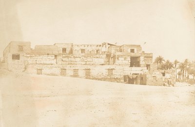 Obydlí posádky luxorské lodi, postavené na terase paláce, 1849-50. od Maxime Du Camp