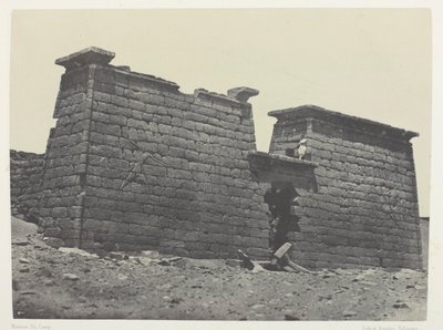 Hémi-Spéos De Séboua, Pylons; Nubia, deska 98 z alba "Egypte, Nubie, Palestine et Syrie" (1852) od Maxime Du Camp