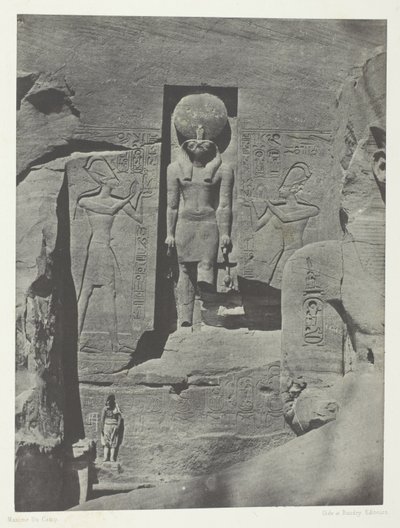 Ibsamboul, Sochy z vchodu do Spéosu ve Phrè, Núbie, deska 105 z alba "Egypte, Nubie, Palestine et Syrie" (1852). od Maxime Du Camp