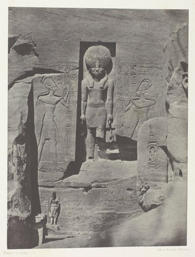 Ibsamboul, Sochy z vchodu do Spéosu ve Phrè, Núbie, deska 105 z alba "Egypte, Nubie, Palestine et Syrie" (1852). od Maxime Du Camp