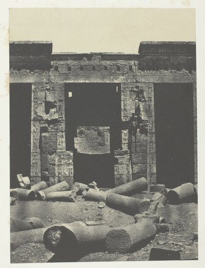 Medinet-Habou, východní část peristylu paláce Ramses-Méiamoun; Thebes od Maxime Du Camp