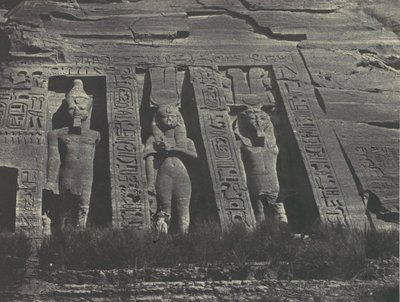 Lehký šátek na hlavu. Ibsamboul. Severní část Speos z Hathor, 1850. od Maxime Du Camp