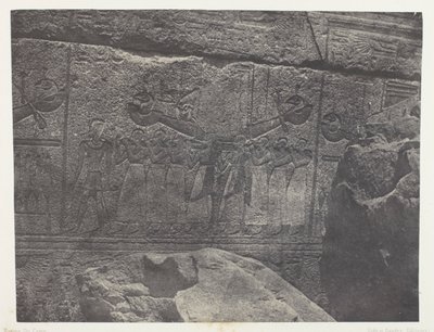 Palác Karnak, vnější sochy žulové svatyně; Thebes od Maxime Du Camp