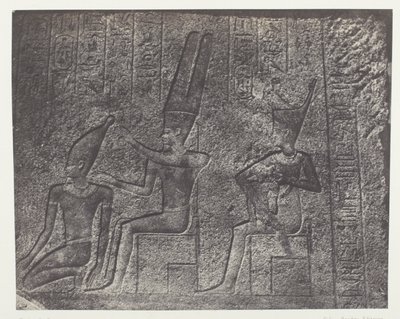 Palác Karnak, vnější sochy žulové svatyně; Thebes od Maxime Du Camp