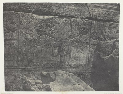 Palác Karnak, vnější sochy žulové svatyně; Thebes od Maxime Du Camp
