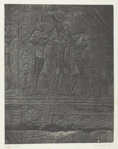 Palác Karnak, vnější sochy žulové svatyně; Thebes od Maxime Du Camp