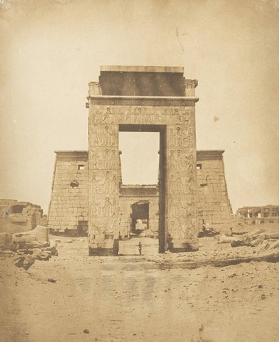 Propylon z chrámu Khons v Karnacu, Théby, 1849-50. od Maxime Du Camp