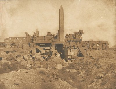 Ruiny paláce Karnak - pohled z konce svatyně, 1849-50. od Maxime Du Camp