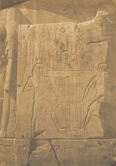 Obléhání monolitického kolosu Amenhotepa III., v Thébách Podrobnosti o řezbách, 1849-50. od Maxime Du Camp
