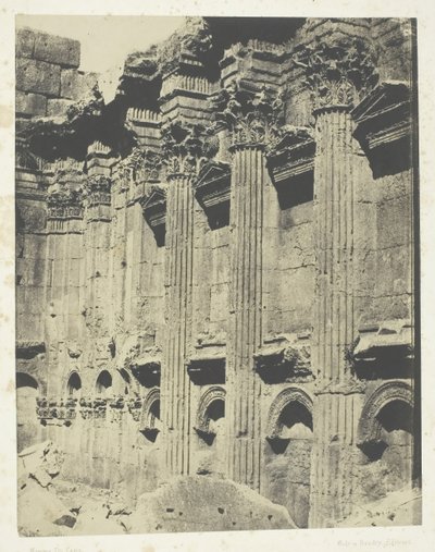 Jupiterův chrám v Baalbeck Heliopolis, interiér Naos, Sýrie, 184951, tištěno 1852. od Maxime Du Camp
