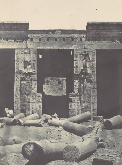 Thebes. Medinet-Habou. Východní část peristylu paláce Ramses-Méiamoun, 1850. od Maxime Du Camp