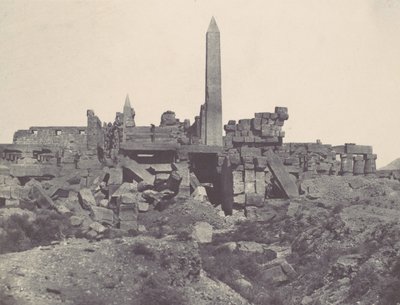 Thebes. Palác Karnak. Žulová svatyně a sloupová síň, 1850. od Maxime Du Camp