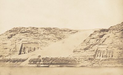 Celkový pohled na Speos z Phré a Athor, v Abousemblil, pořízený z ostrova, 29. března 1850. od Maxime Du Camp