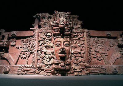 Bůh Slunce Kinich Ahau, ze státu Campeche, mayská civilizace, 6.-9. století (štuk) od Mayan