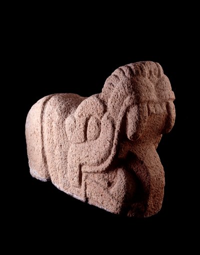 Předkolumbijské umění, mayská civilizace, klasické období: kamenný čep ve tvaru hada s široce otevřenou tlamou z Escuintly v Guatemale. Slunce. h. 85 x 121 cm Guatemala, Museo Nazionale di Archeologia e Etnologia – Předkolumbovské umění, Mayská civilizace, od Mayan Mayan
