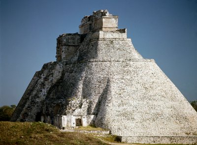 Pyramida kouzelníka, 6. století od Mayan Mayan