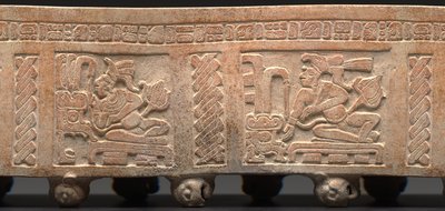 Trojnožkový válec, vyřezávaný: s glyfickým textem, 650-900 n. l. (keramika) od Mayan Mayan