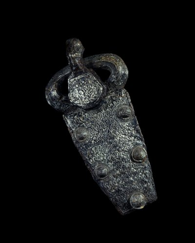 Merovejské umění: plát spony na opasek ze stříbrného damaskinského železa. 650-700 našeho letopočtu. Paříž, Musee Carnavalet. od Merovingian