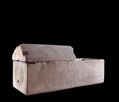 Merovejské umění: sarkofág Charentonu na Cher zdobí výjevy umučení Daniela v jámě lvů. 7. století. Bourges, Berry Museum od Merovingian