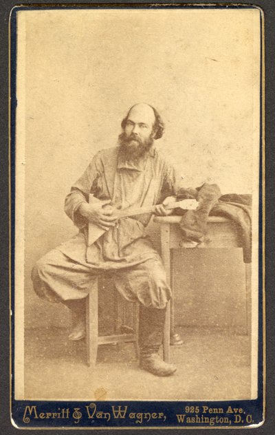 Portrét neznámého muže s balalajkou, mezi 1886 a 1895. od Merritt and Van Wagner