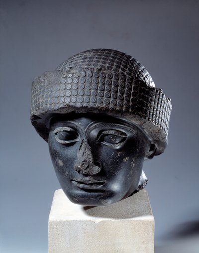 Mezopotámie: hlava v dioritu bez nápisu Gudea, guvernér města Lagash. Kolem roku 2120 před naším letopočtem. Novosumerské období (asi 2150-2000 př. Kr.). Paříž, muzeum Louvre od Mesopotamian Mesopotamian
