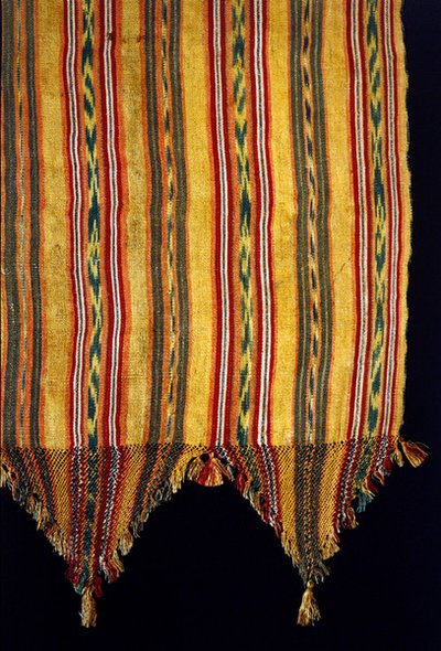Detail reboza, konec 19. století (hedvábí, bavlna, přírodní barviva a zlaté nitě) od Mexican School