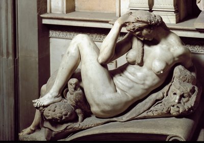 Alegorie noci. Mauzoleum Giuliano de Medici. Mramorová socha od Michelangelo Buonarroti