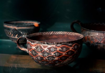 Minojské umění: keramický pohár protopalatiale období Kamares (Kréta) (2100 až 1650 př. n. l.), z Cnossu. Heraklion, Archeologické muzeum od Minoan